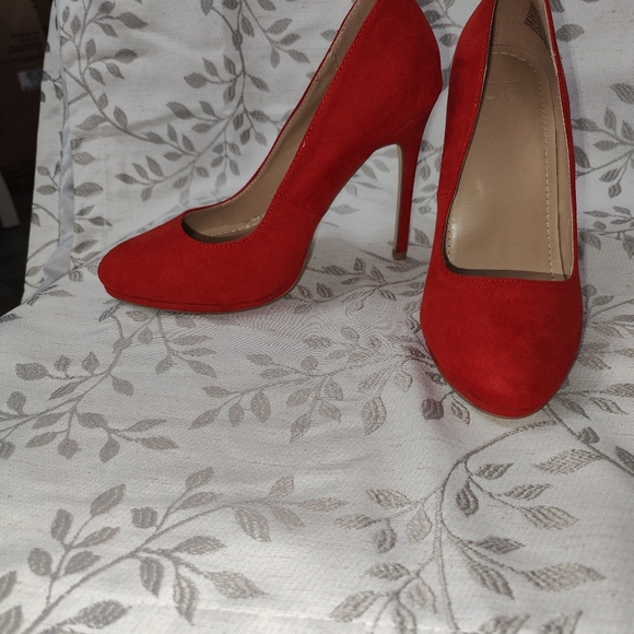 Red faux suede high heels - Picture 2 of 3
